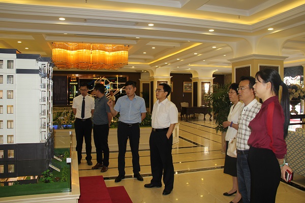 王思军一行到徽盐地产六安项目调研领导工作