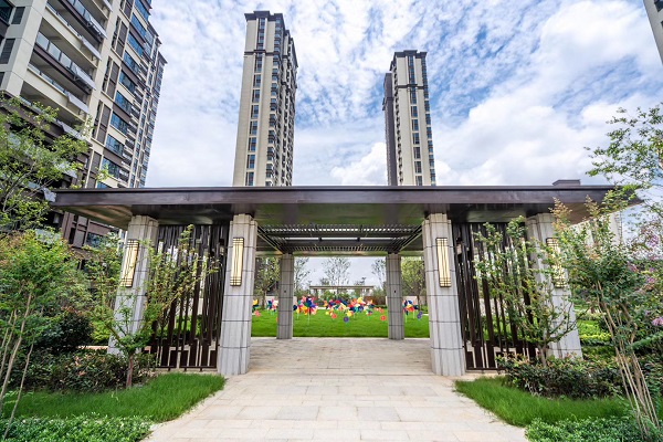 党员前锋队助力徽盐·龙湖湾二期提前交付