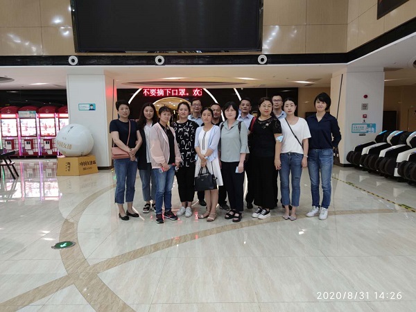 安徽尊龙集团官网地产集团公司机关第一、第二党支部组织旁观爱国主义题材影片《八佰》