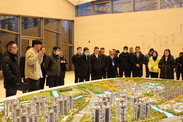 对标提升 加快转型 尊龙集团官网公司发展城市更新专题培训及项目对标进建调查